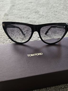 Tom Ford Black Cat-Eye Sunglasses with Gray Gradient Lenses